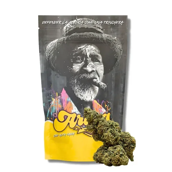 Flores de cáñamo ARIMA Lemon Tree delante de una bolsa gris y amarilla con el retrato de un hombre con sombrero y un cigarro.