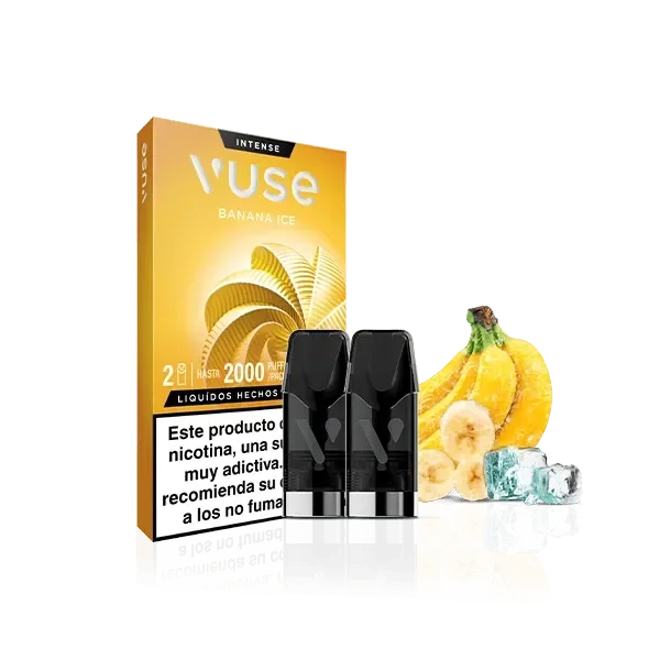 Pods negros Vuse Banana Ice junto a su caja amarilla, con plátanos y cubitos de hielo sobre fondo negro.