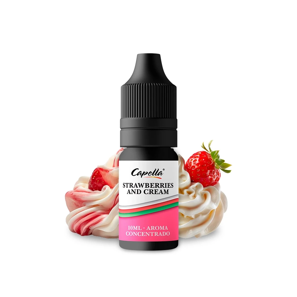 Frasco de aroma Capella Strawberries and Cream de 10 ml con tapón negro y etiqueta rosa, delante de fresas y remolinos de crema.