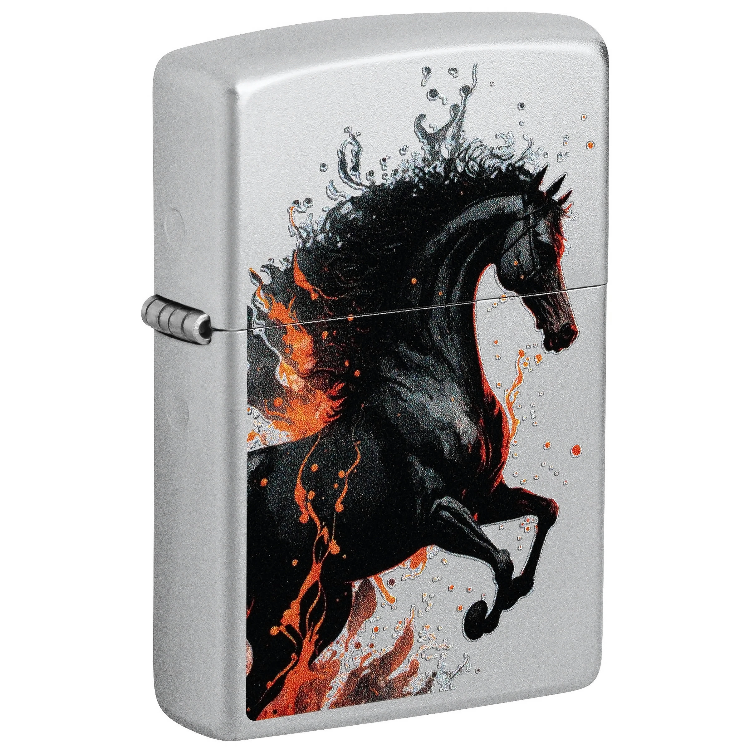 Encendedor Zippo Fire Horse plateado, cerrado y visto en perspectiva, con un caballo negro encabritado entre llamas naranjas y salpicaduras.
