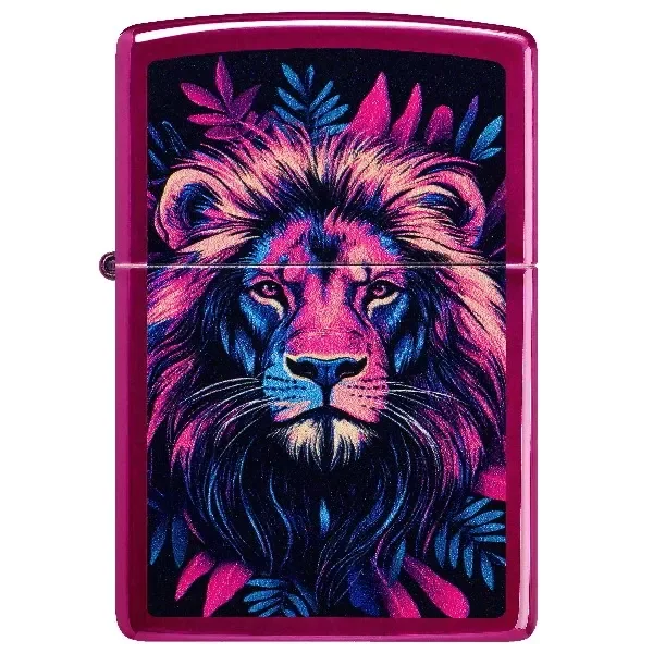 Encendedor Zippo Lion cerrado, con borde fucsia y rostro de león en tonos rosa, azul y violeta sobre fondo negro con hojas.