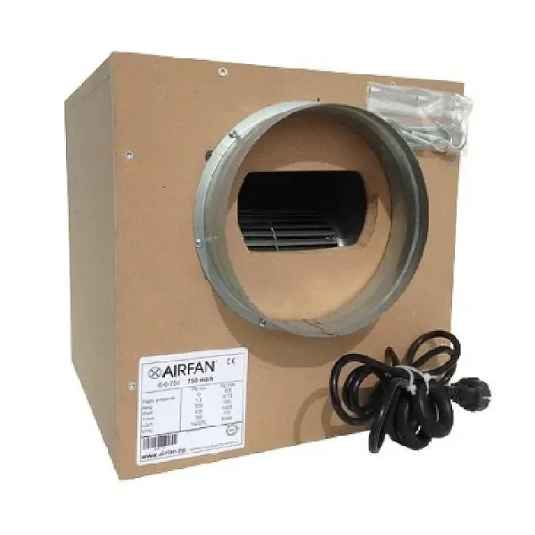 Caja extractora AIRFAN de paneles marrones con boca circular de aro metálico, ventilador visible en el interior y cable negro enrollado.