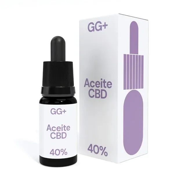 Frasco oscuro con cuentagotas y caja de aceite CBD GG+ al 40 %, con etiquetas blancas y letras violetas sobre fondo blanco.