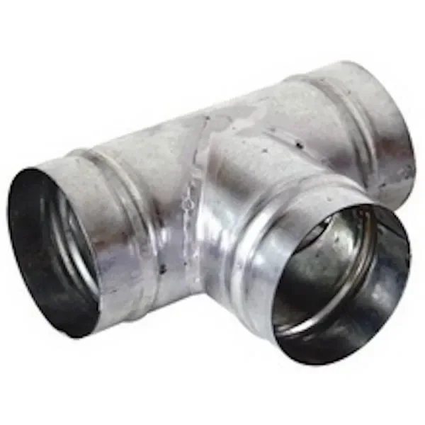 Unión en T para conductos de ventilación, de acabado plateado, con bocas circulares y rebordes, sobre fondo blanco. Unión en T para conductos de ventilación, de acabado plateado, con bocas circulares y rebordes, sobre fondo blanco.