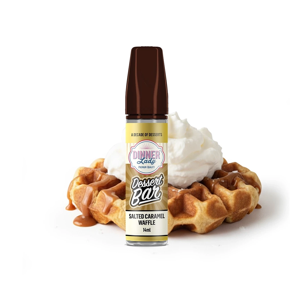 Frasco Dinner Lady Dessert Bar Salted Caramel Waffle de 14 ml, con tapón marrón, delante de un gofre con caramelo y nata.
