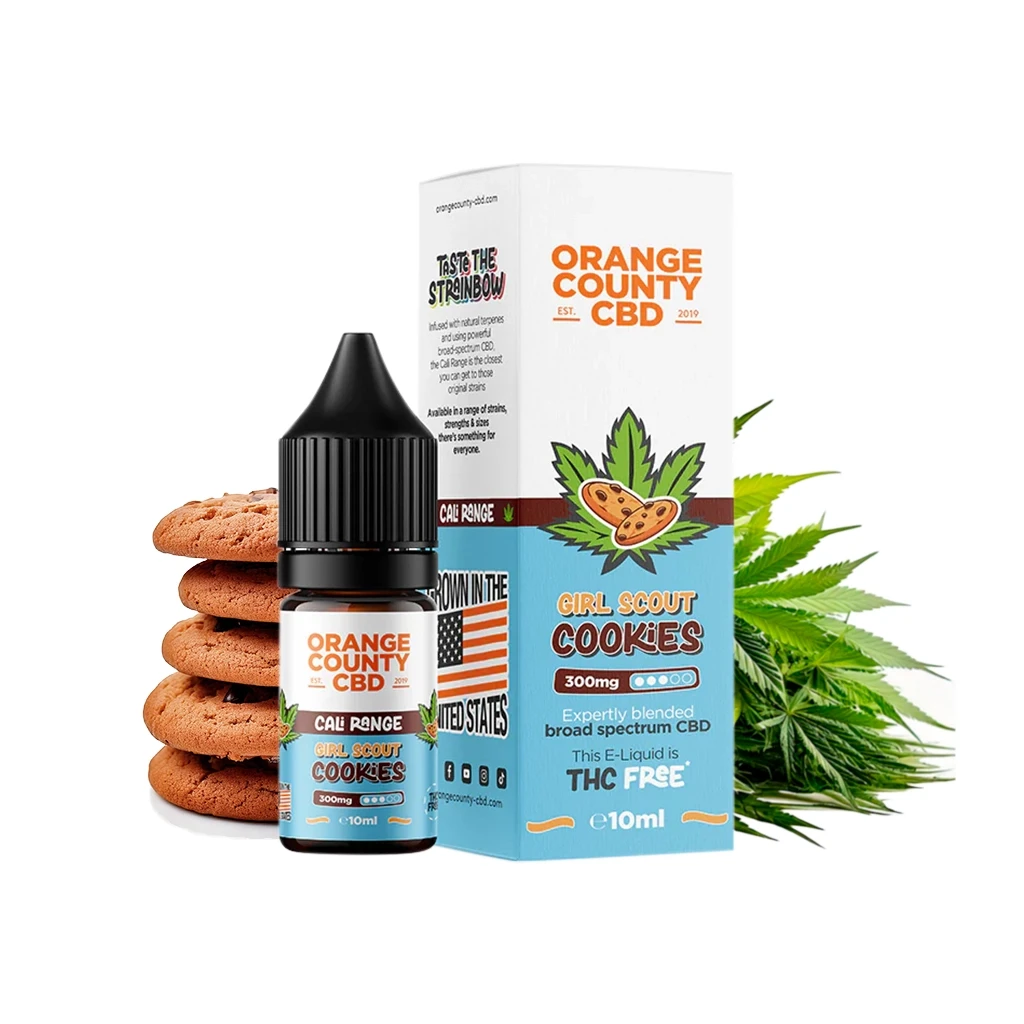 Frasco y caja de e-líquido Orange County CBD Girl Scout Cookies, con etiqueta de 300 mg y 10 ml, junto a galletas y hojas verdes.