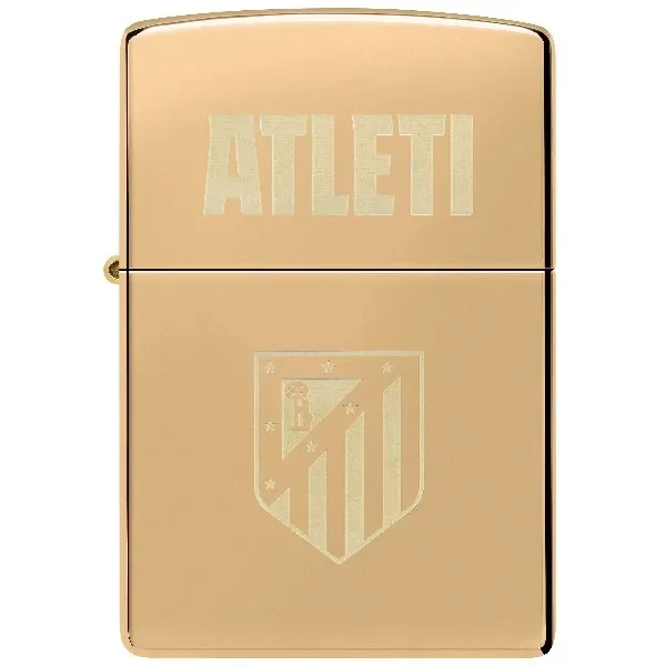 Mechero Zippo del Atlético de Madrid de acabado dorado, cerrado y visto de frente, con la inscripción ATLETI y el escudo grabados.