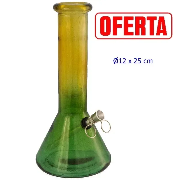 Bong de cristal bicolor amarillo y verde, con cuello largo, base cónica y cazoleta lateral con anillas.