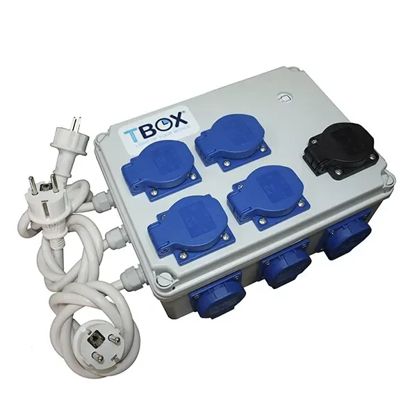 Temporizador Smart TBOX 12H con caja gris, tomas con tapas azules y una negra, y cables blancos con enchufes sobre fondo blanco.