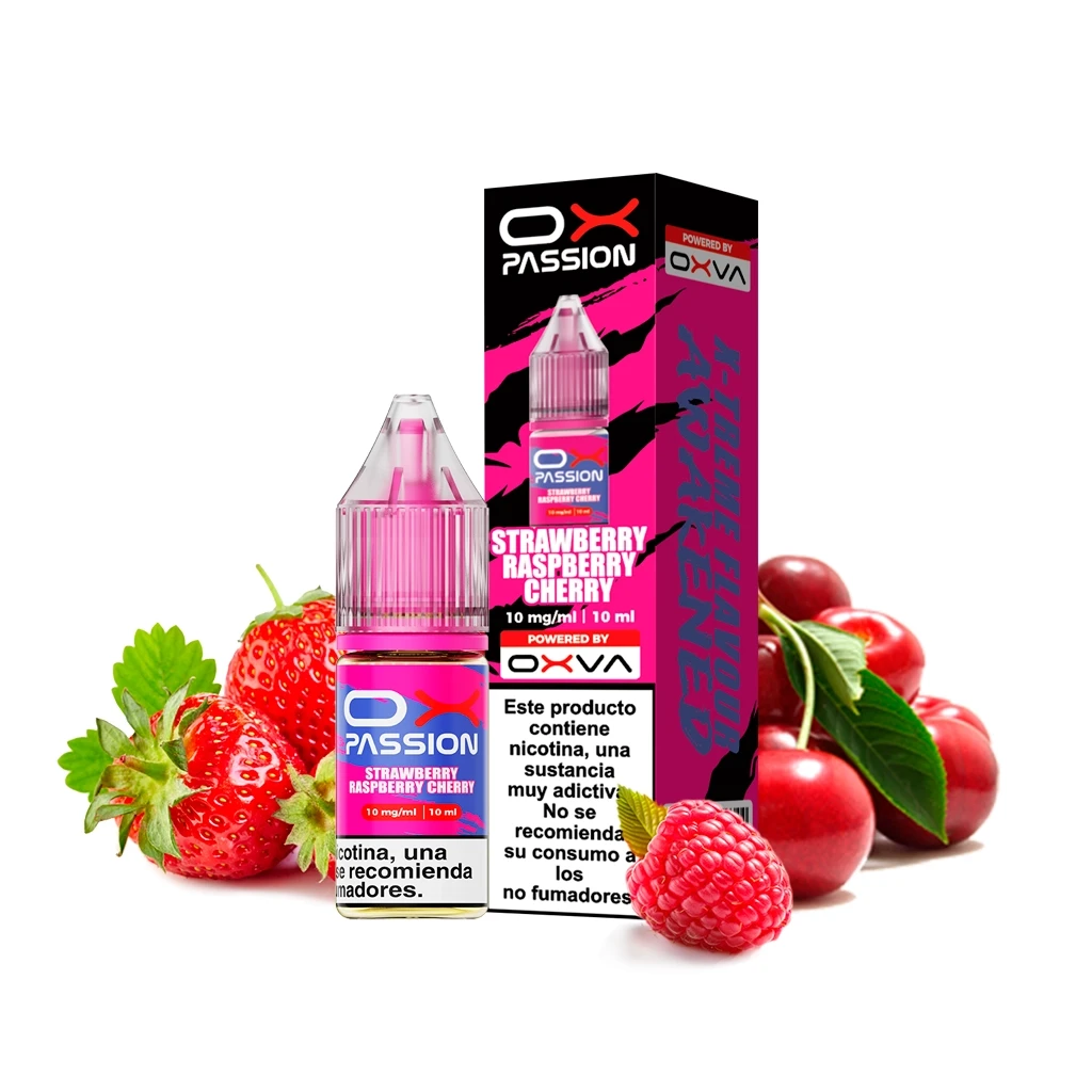 Frasco y caja rosa y negra de Oxva Ox Passion Salts Strawberry Raspberry Cherry, rodeados de fresas, frambuesa y cerezas.
