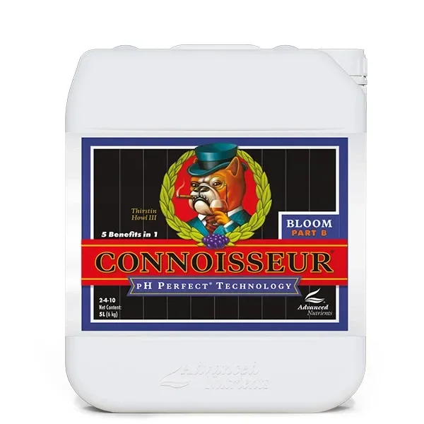 Garrafa blanca de pH Perfect Connoisseur Bloom B de Advanced Nutrients, con etiqueta negra y roja y un bulldog con sombrero.