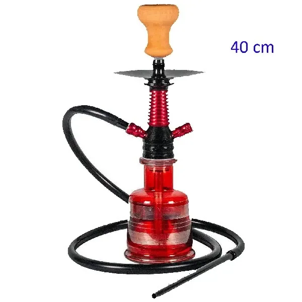 Cachimba MASCAT roja de 40 cm con base transparente de franjas plateadas, manguera negra y cazoleta de tono anaranjado sobre fondo blanco.