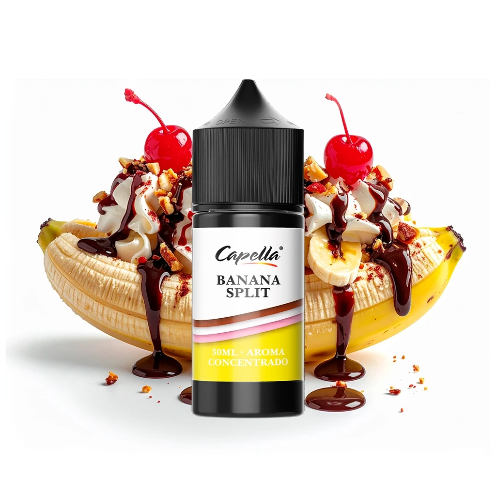 Botella negra de aroma Capella Banana Split de 30 ml ante un plátano abierto con helado, chocolate, cerezas y frutos secos troceados.