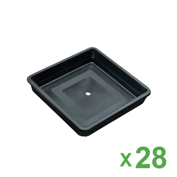 Plato cuadrado negro ITT para macetas, visto en perspectiva, con borde elevado, un punto blanco central y el texto «x28». Plato cuadrado negro ITT para macetas, visto en perspectiva, con borde elevado, un punto blanco central y el texto «x28».