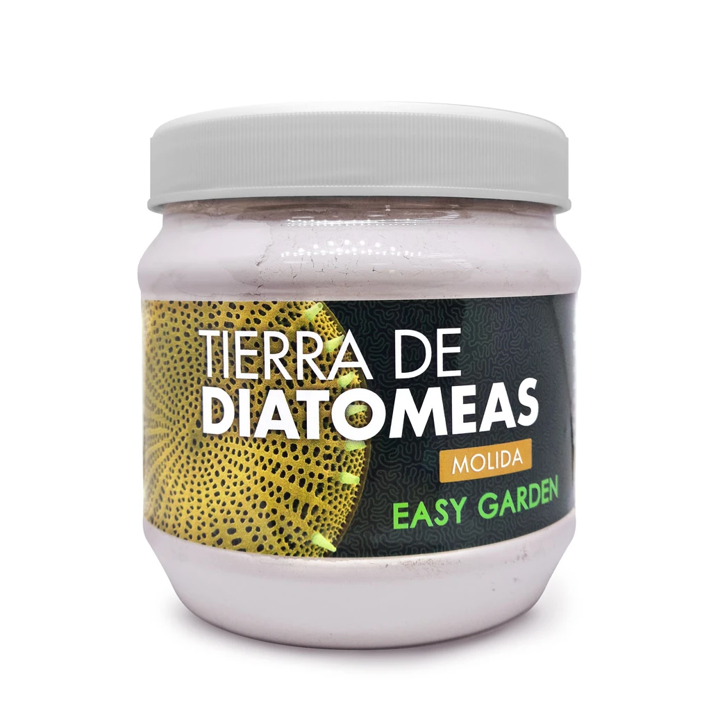 Bote de tierra de diatomeas molida Easy Garden con tapa blanca y etiqueta negra con detalle amarillo y letras blancas y verdes. Bote de tierra de diatomeas molida Easy Garden con tapa blanca y etiqueta negra con detalle amarillo y letras blancas y verdes.