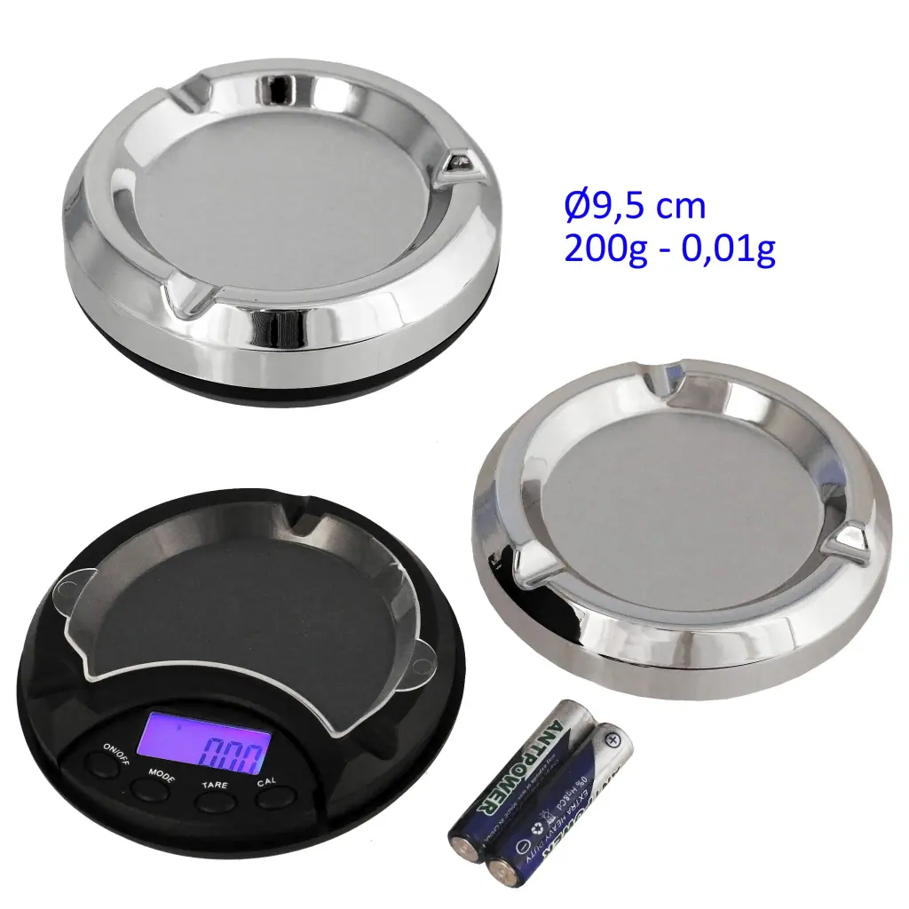 Báscula digital de 200 g y precisión de 0,01 g con tapa en forma de cenicero, mostrada abierta y cerrada junto a unas pilas. Báscula digital de 200 g y precisión de 0,01 g con tapa en forma de cenicero, mostrada abierta y cerrada junto a unas pilas.