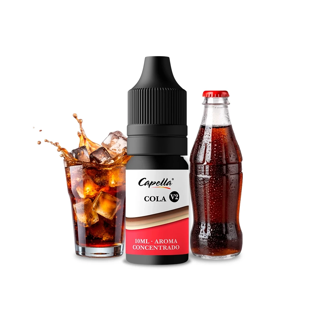Frasco de aroma Capella Cola V2 con tapón negro, junto a un vaso de cola con hielo y una botella con chapa roja sobre fondo blanco.