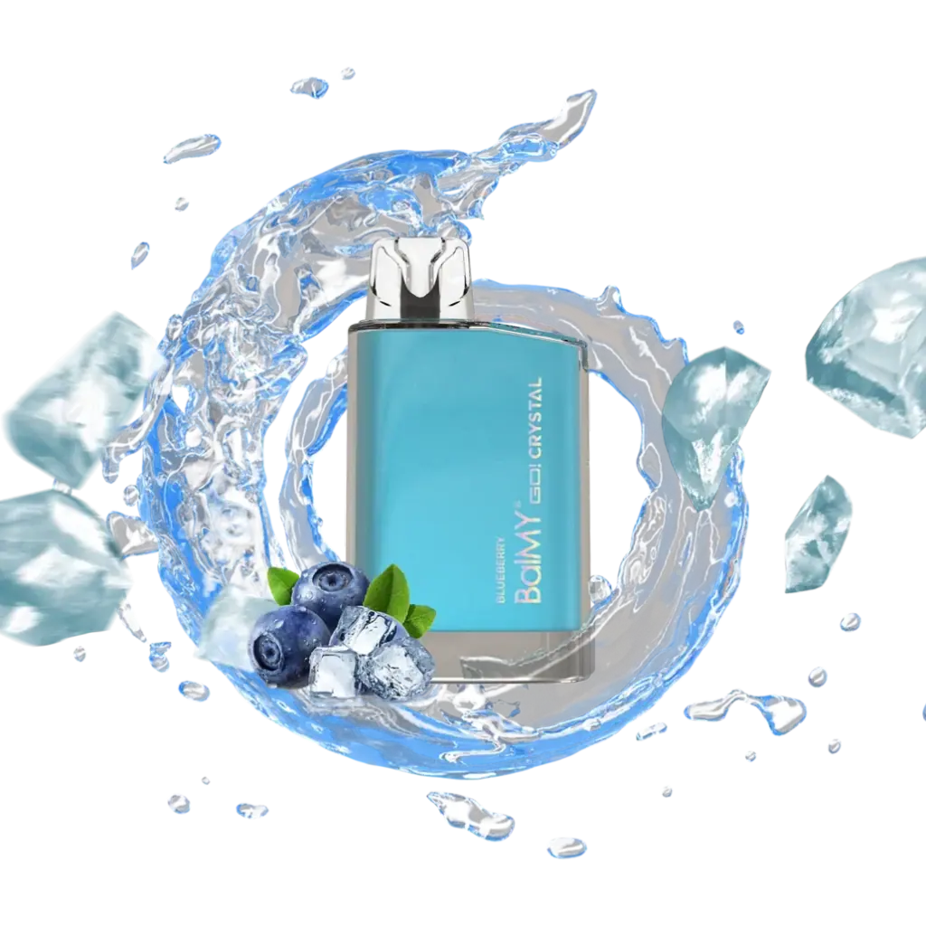 Vaper BalMY GO Crystal Blueberry azul turquesa, rodeado de una salpicadura circular, arándanos y cubitos de hielo sobre fondo negro.