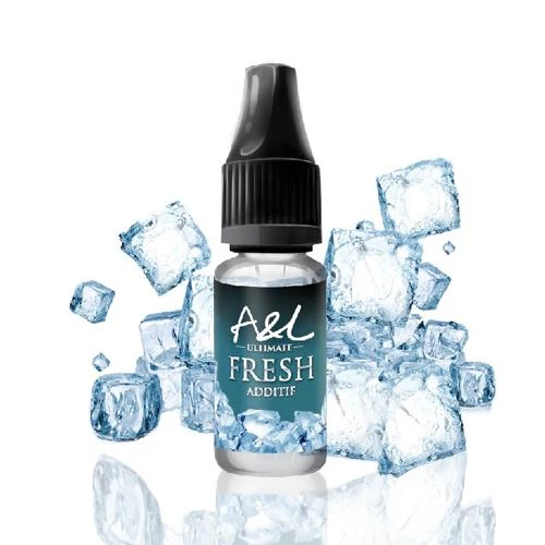 Frasco de A&L Ultimate Fresh con tapón negro y etiqueta verde, rodeado de cubitos de hielo sobre fondo blanco.