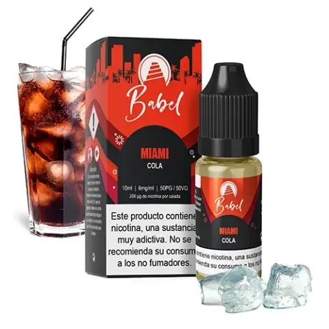 Botella y caja Babel Miami Cola con diseño rojo y negro, junto a un vaso de refresco con pajita y cubitos de hielo.