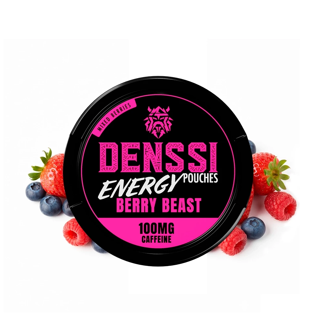 Envase redondo negro y rosa de Denssi Energy Pouches Berry Beast, con texto «100 mg caffeine», rodeado de fresas, arándanos y frambuesas.