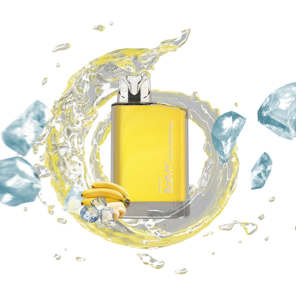 Vaper amarillo BalMY GO Crystal Banana con boquilla transparente, rodeado de una salpicadura, hielo y plátanos sobre fondo negro.
