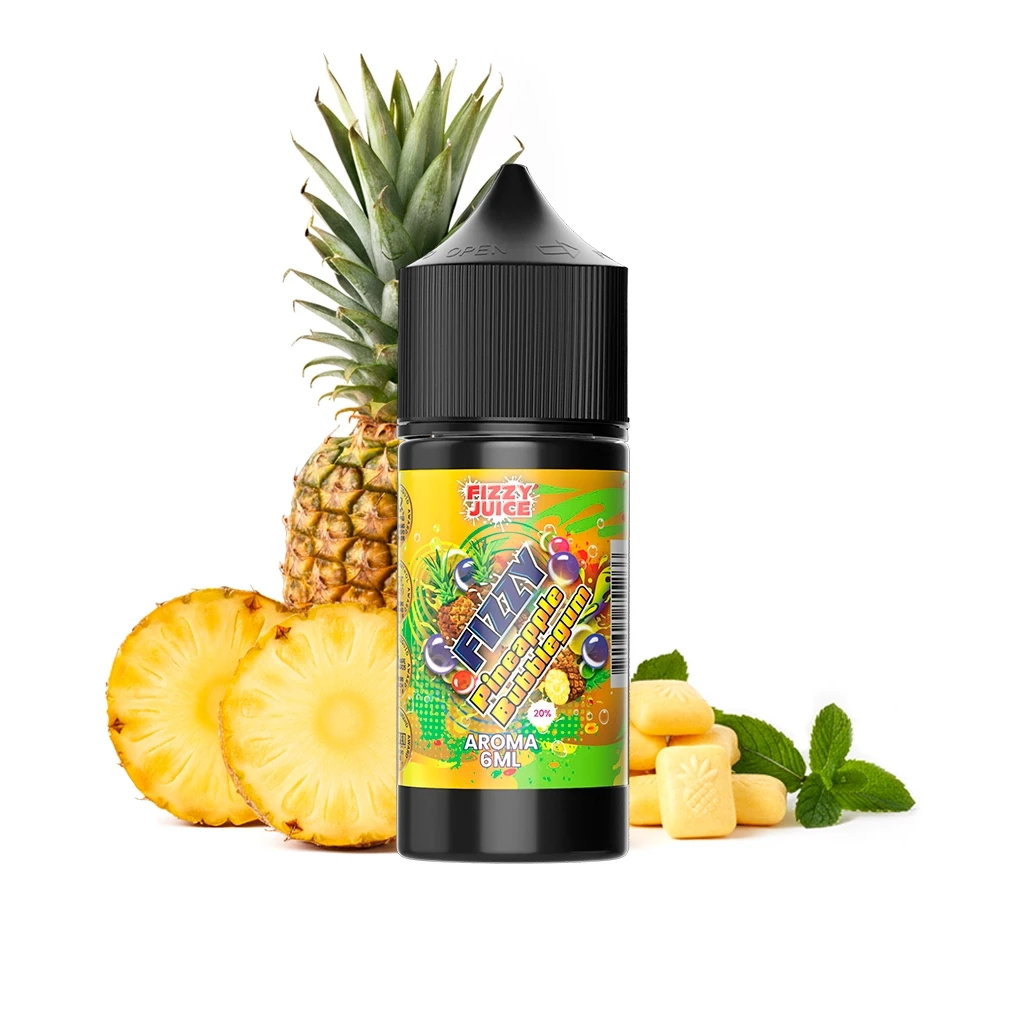 Bote Fizzy Juice Pineapple Bubblegum de 6 ml con tapón negro, junto a una piña, rodajas de piña, dulces amarillos y hojas verdes.