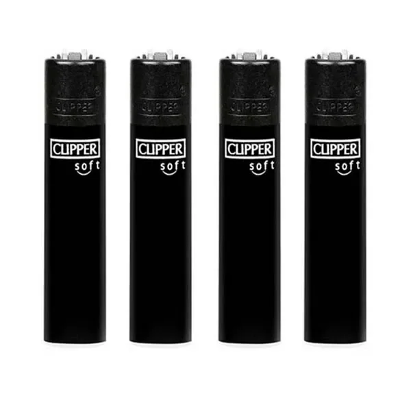 Mecheros Clipper Micro Soft All Black alineados sobre fondo blanco, con cuerpo negro y logotipo «Clipper soft» en blanco.