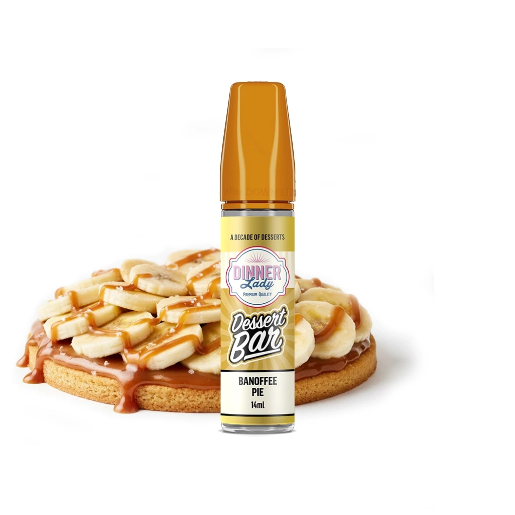 Frasco Dinner Lady Dessert Bar Banoffee Pie de 14 ml, con tapón ámbar, ante una tarta con rodajas de plátano y caramelo.