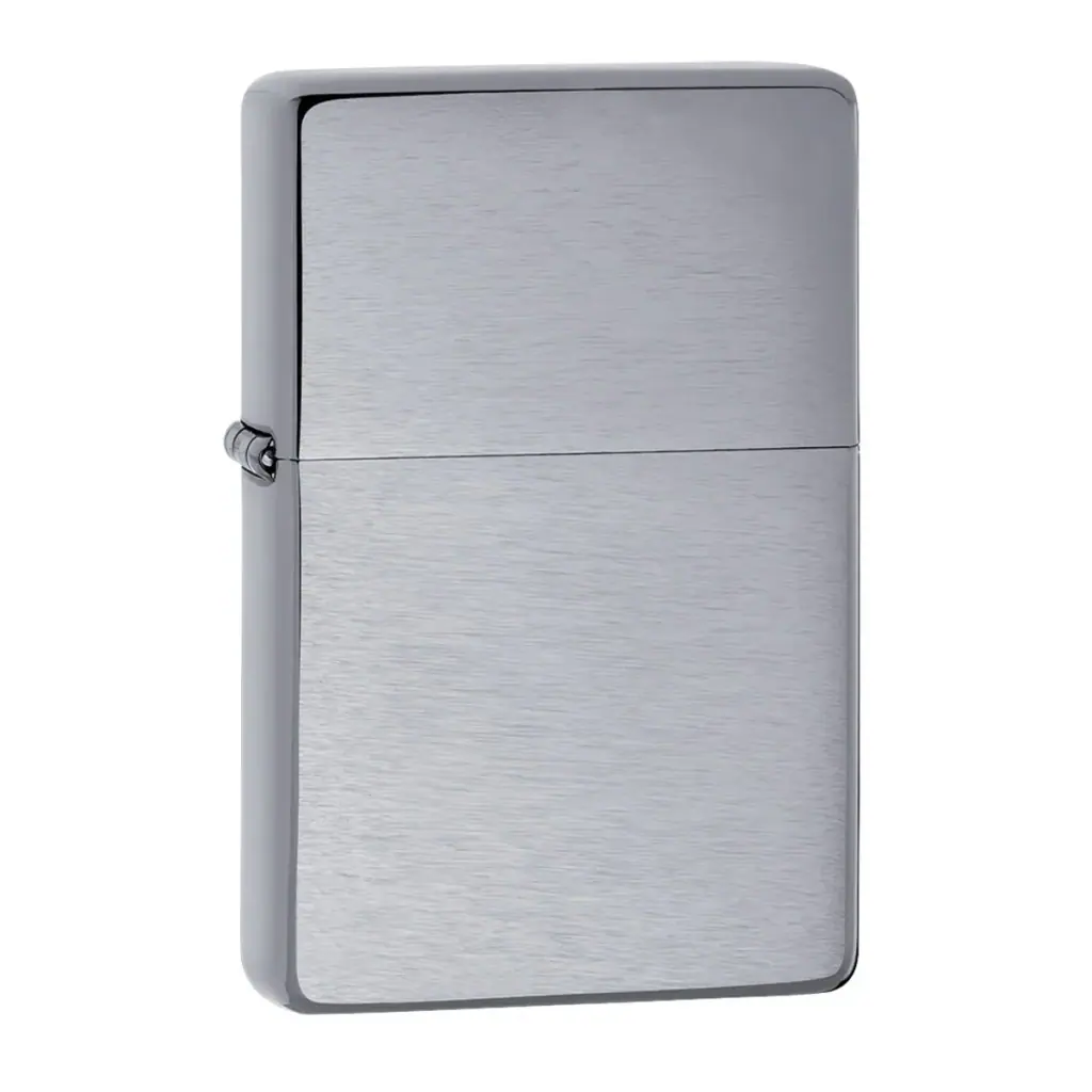 Encendedor Zippo Vintage Brushed Chrome cerrado, con acabado plateado cepillado, bordes redondeados y bisagra lateral visible.