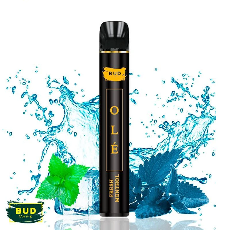 Pod Fresh Menthol Olé de Bud Vape, negro con letras doradas, ante salpicaduras azules, cubitos de hielo y hojas de menta.