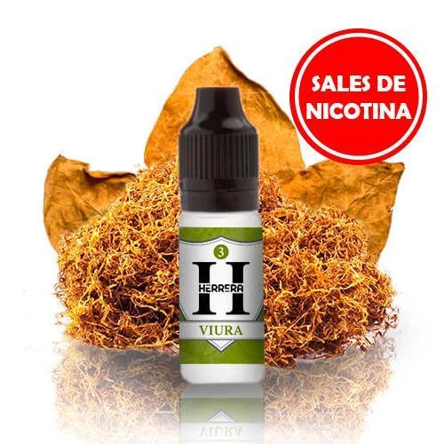 Frasco Herrera Viura con tapón negro y etiqueta verde y blanca, ante hojas y tabaco picado, junto a un sello rojo «Sales de nicotina».