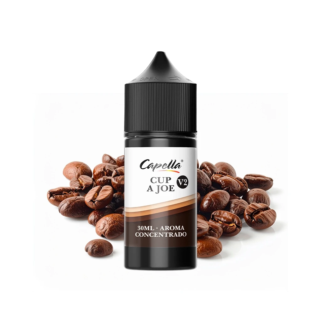 Frasco negro Capella Cup A Joe V2 de 30 ml, con tapón estriado y etiqueta blanca y marrón, delante de granos de café.