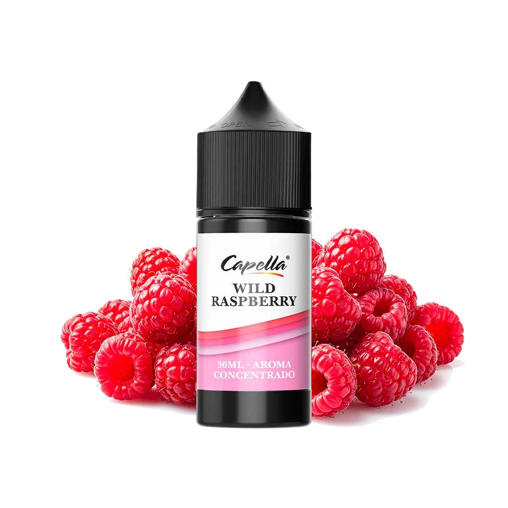 Frasco negro de Wild Raspberry de Capella, con etiqueta blanca y rosa de aroma concentrado de 30 ml, delante de varias frambuesas.