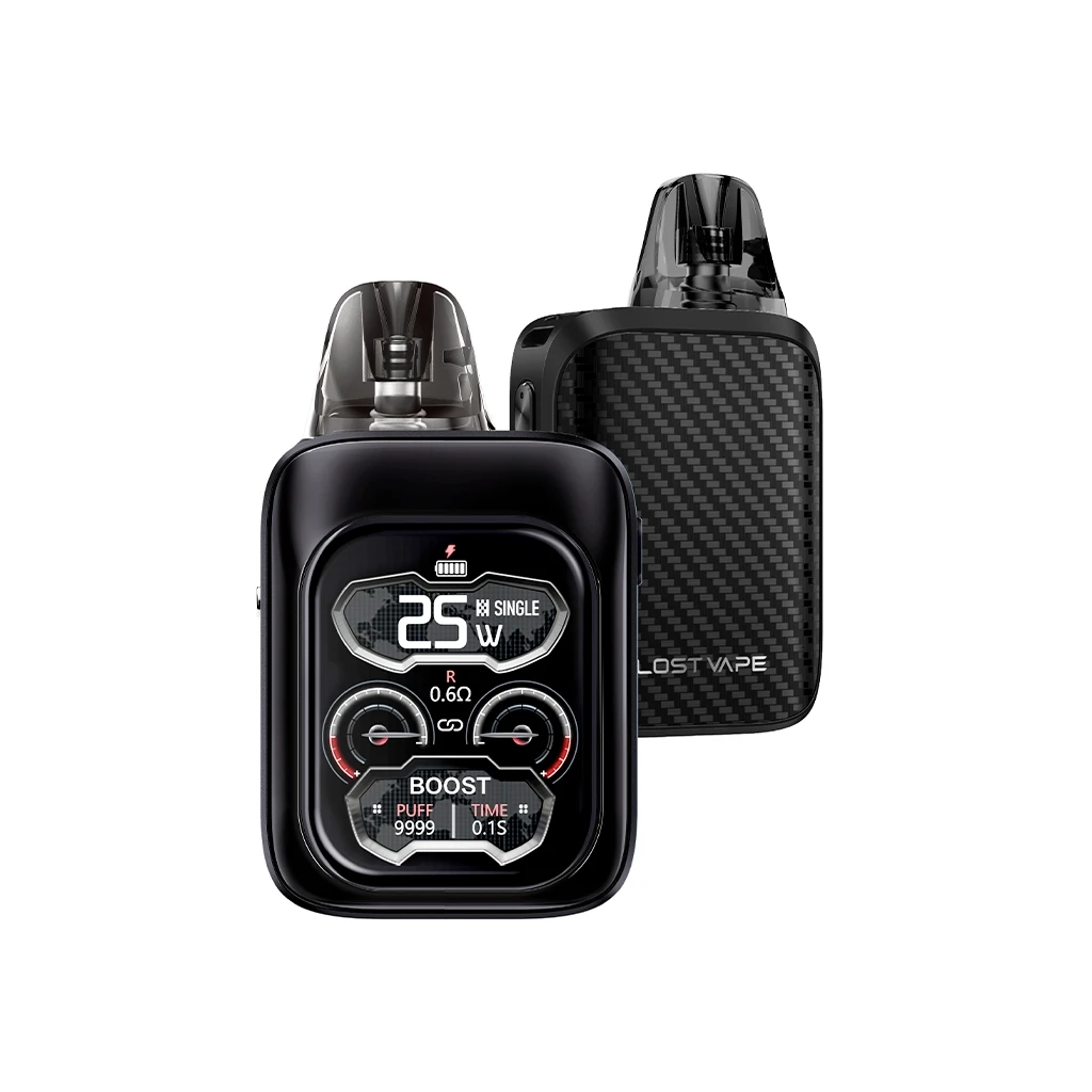 Lost Vape Ursa Baby 3 Pro negro en vistas frontal y trasera, con pantalla que indica 25 W y panel con patrón de fibra de carbono. Lost Vape Ursa Baby 3 Pro negro en vistas frontal y trasera, con pantalla que indica 25 W y panel con patrón de fibra de carbono.