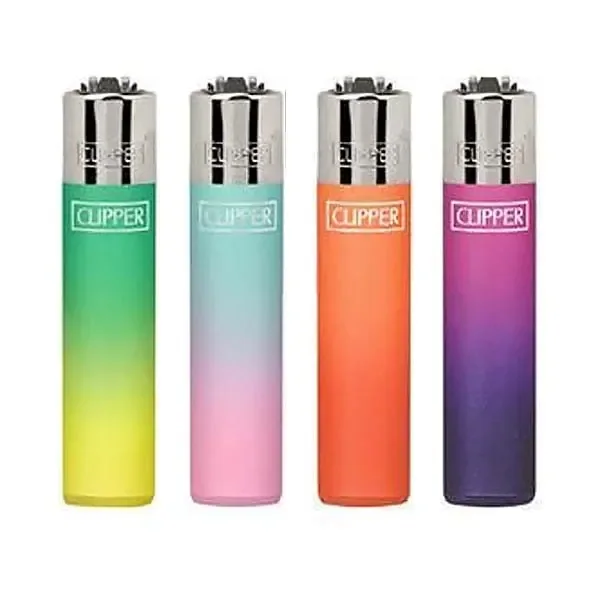 Selección de mecheros Clipper con cabezal plateado y distintos degradados en verde y amarillo, azul y rosa, naranja y violeta.