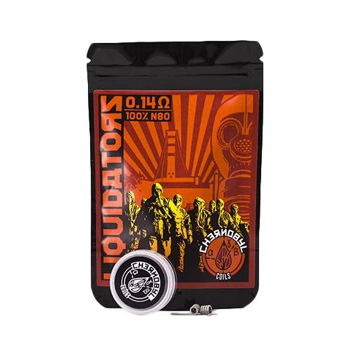 Bolsa negra y naranja Chernobyl Coils Liquidators rotulada «0.14 Ω» y «100% N80», con un estuche circular y resistencias delante. Bolsa negra y naranja Chernobyl Coils Liquidators rotulada «0.14 Ω» y «100% N80», con un estuche circular y resistencias delante.