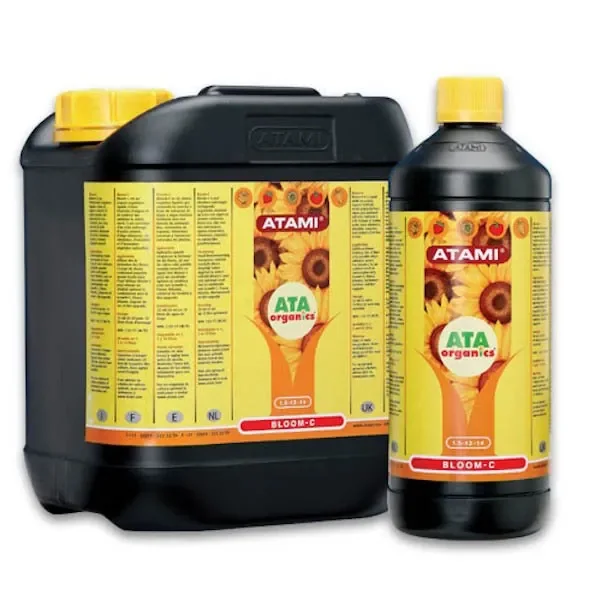 Formatos de Bloom-C de Atami ATA Organics: garrafa y botella negras con tapones amarillos y etiquetas ilustradas con girasoles.