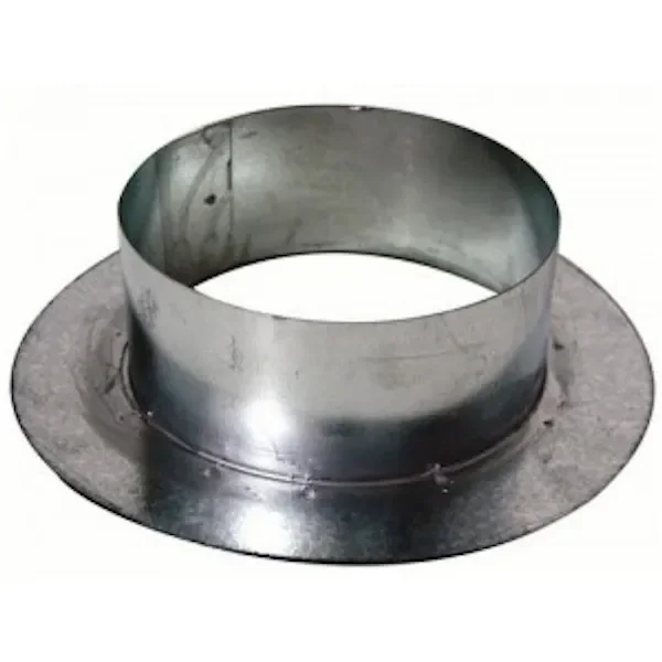 Manguito corona metálico para ventilación, con cuello cilíndrico abierto y una amplia base circular plana sobre fondo blanco. Manguito corona metálico para ventilación, con cuello cilíndrico abierto y una amplia base circular plana sobre fondo blanco.