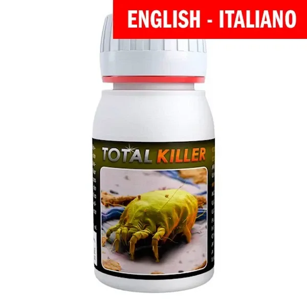 Bote blanco Total Killer con un ácaro ilustrado en la etiqueta y una franja roja superior con el texto «English - Italiano».