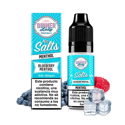 Frasco y caja turquesa Dinner Lady Blueberry Menthol Nic Salt, con advertencia de nicotina, junto a frutos e hielo.