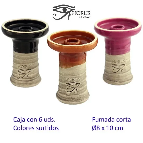 Cazoletas con orificio central en variantes negra, marrón y rosa, con bases beige grabadas con el ojo de Horus y la marca Horus.