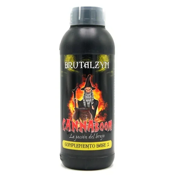 Botella negra Brutalzym de Cannaboom con tapón translúcido y etiqueta de un brujo entre llamas, con el texto «Complemento base 1».