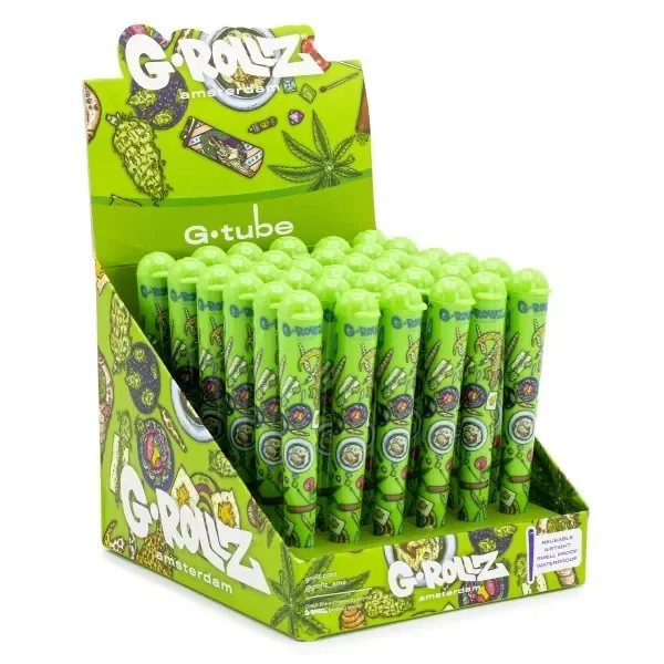 Expositor verde G-Rollz con varios portacigarros de tapa redondeada, decorados con ilustraciones y el logotipo de la marca. Expositor verde G-Rollz con varios portacigarros de tapa redondeada, decorados con ilustraciones y el logotipo de la marca.