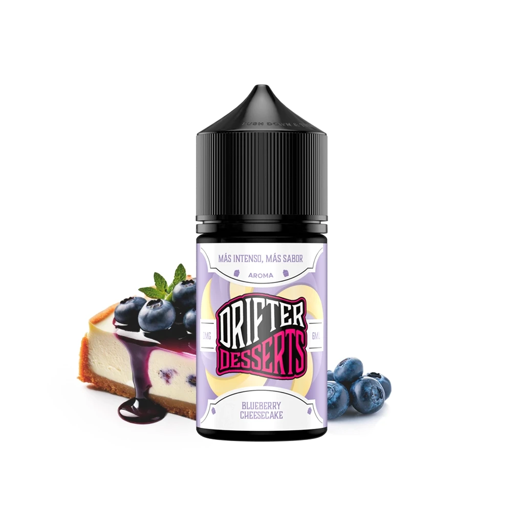 Bote Drifter Desserts Blueberry Cheesecake con tapón negro y etiqueta lila, delante de una porción de tarta y arándanos.