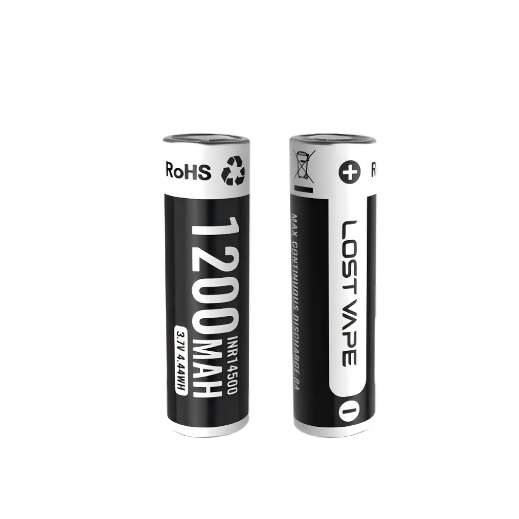 Baterías cilíndricas Lost Vape en distintas orientaciones, con etiquetas negras y blancas que indican INR14500, 1200 mAh y 3,7 V. Baterías cilíndricas Lost Vape en distintas orientaciones, con etiquetas negras y blancas que indican INR14500, 1200 mAh y 3,7 V.