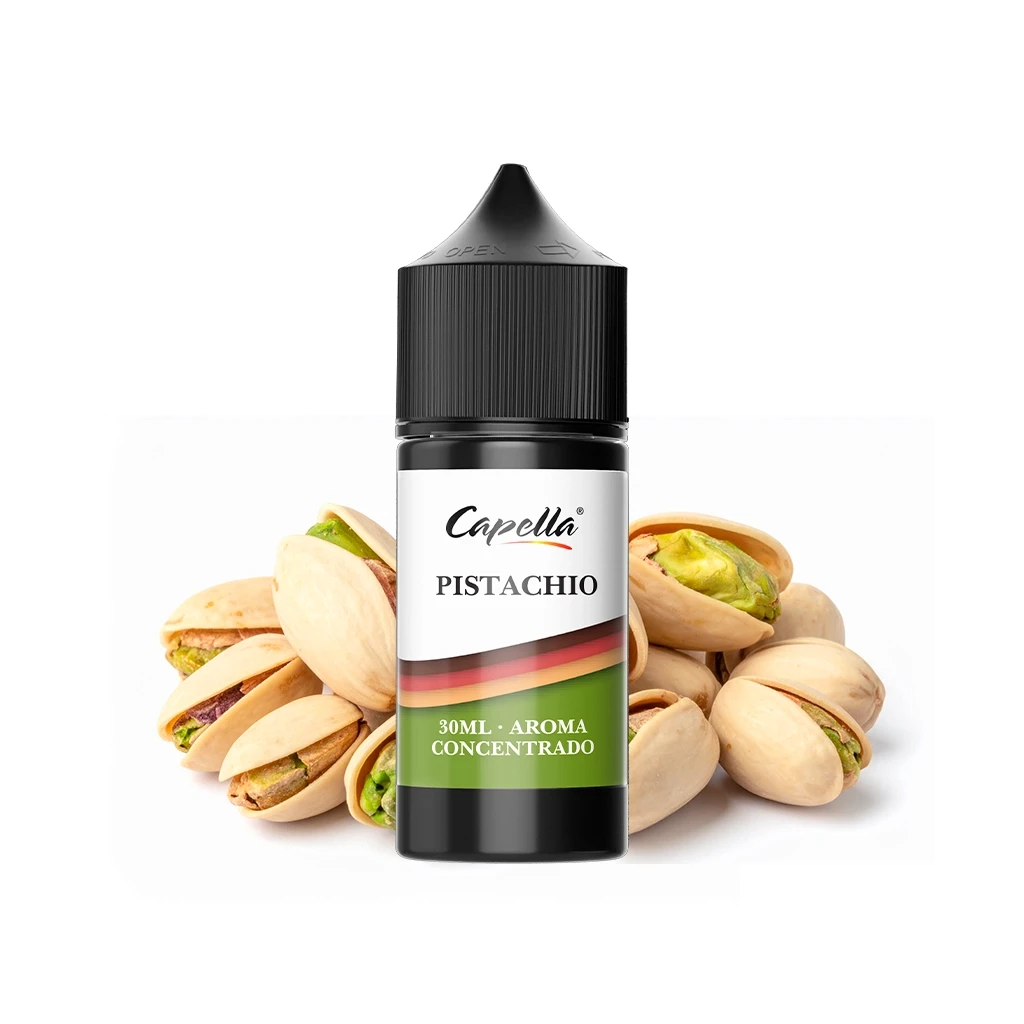 Frasco de aroma Capella Pistachio con tapón negro y etiqueta blanca y verde, rodeado de pistachos con cáscara.