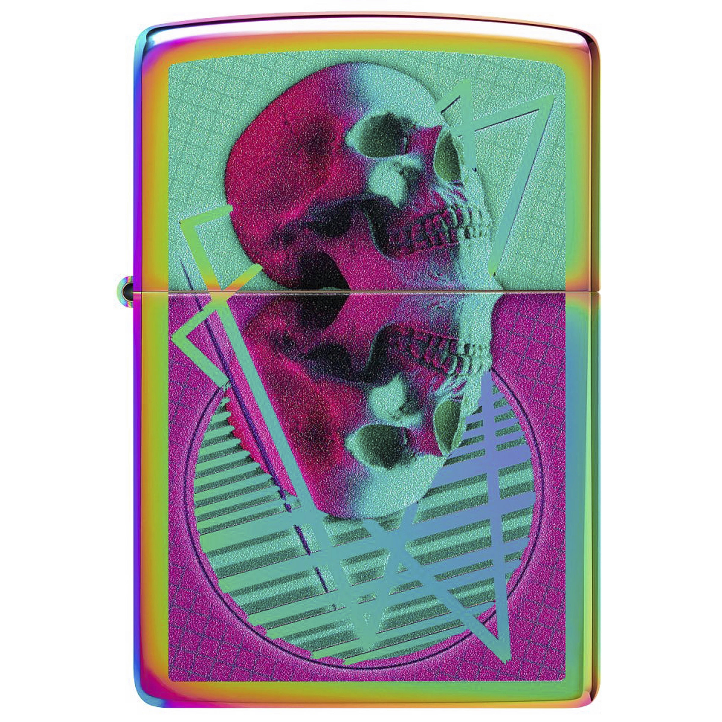 Encendedor Zippo 151 Skull Mirrored cerrado, con acabado multicolor y diseño de calaveras reflejadas sobre figuras geométricas verdes y rosas.