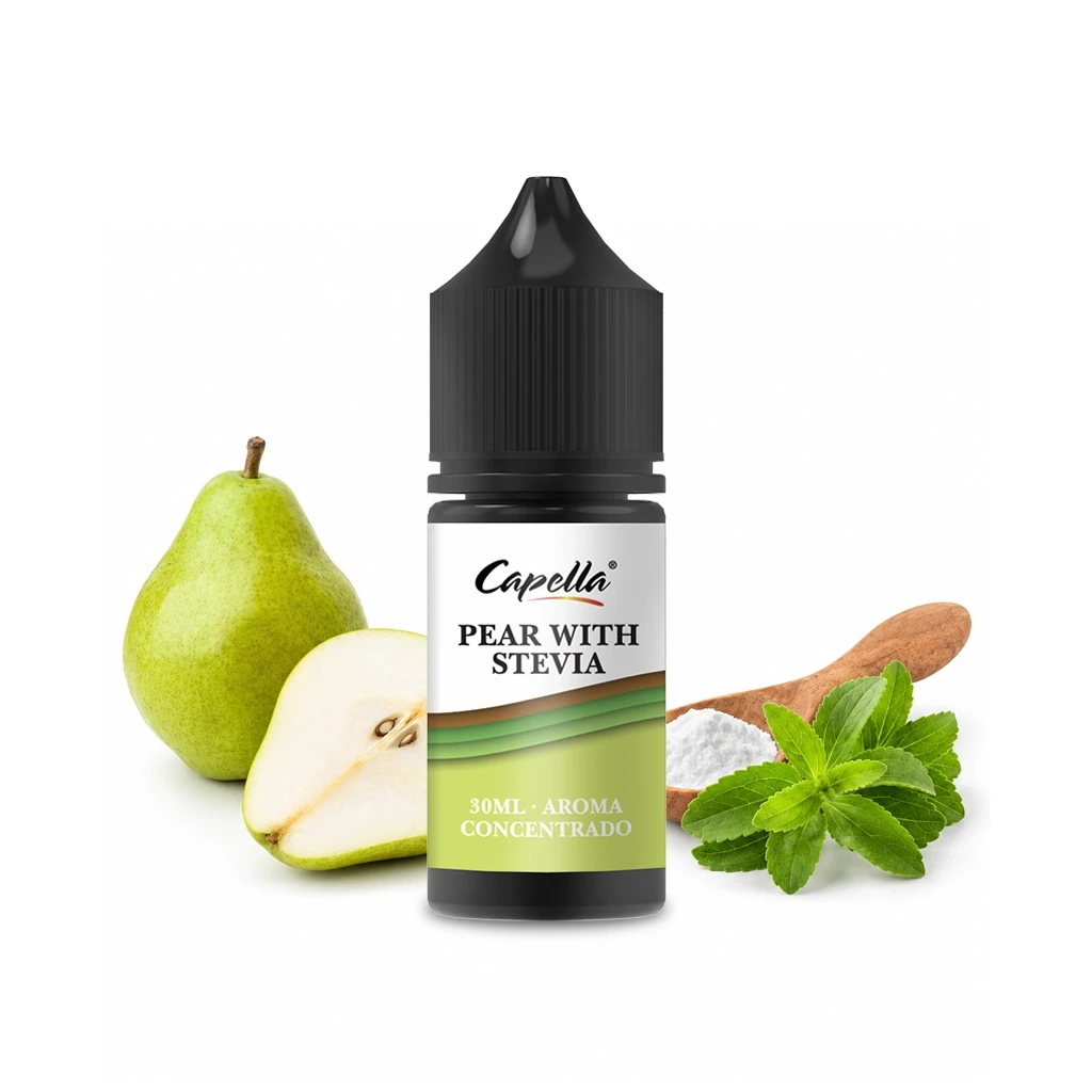 Frasco de Capella Pear with Stevia de 30 ml, con tapón negro, junto a una pera cortada y hojas verdes con una cuchara de polvo blanco.