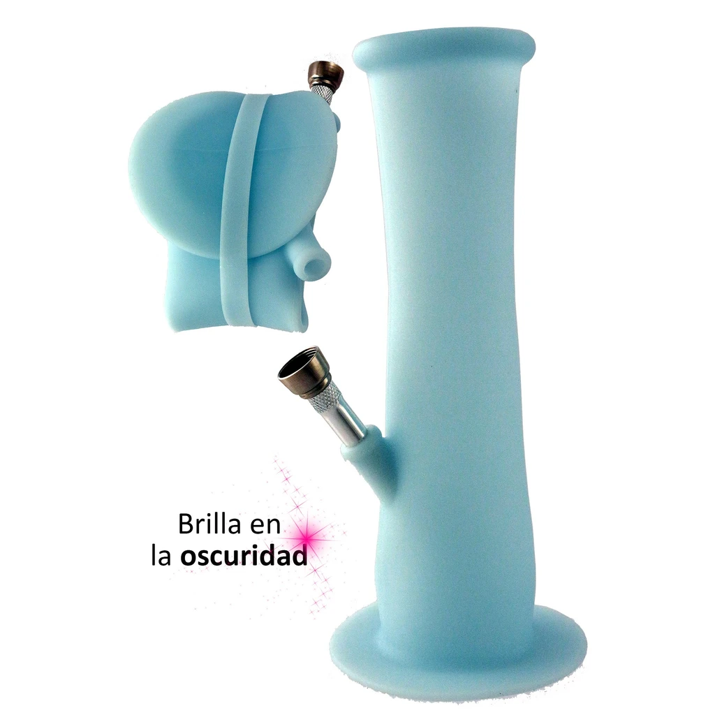 Bong azul claro mostrado extendido y plegado, con cazoleta metálica y el texto «Brilla en la oscuridad».